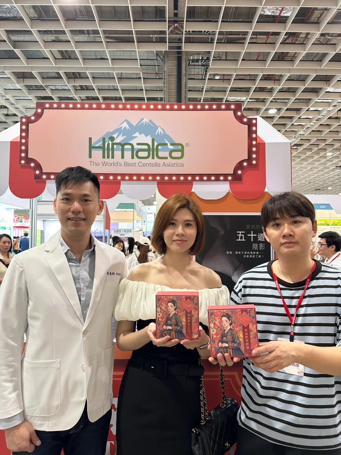 營養師柏辰與共同創辦人Mei 與3H LABS公司的海外業務經理 과장 | 해외영업 김녕合影留念