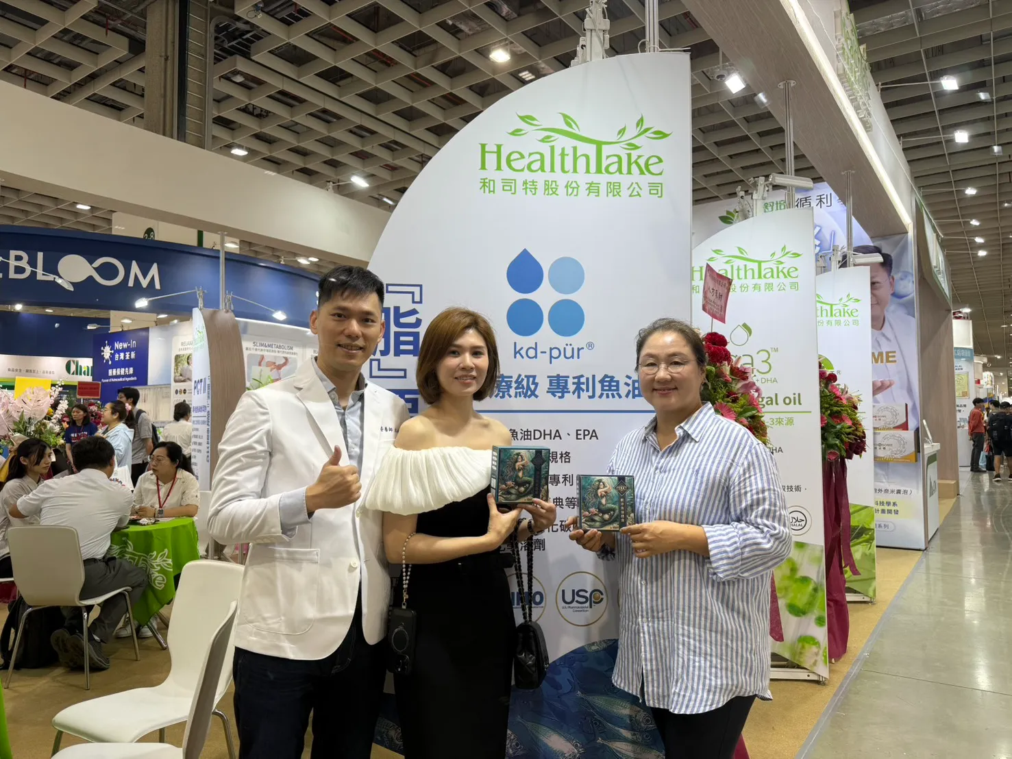 營養師柏辰與共同創辦人Mei 與KD Pharma 亞太區業務最高主管Alice合影留念